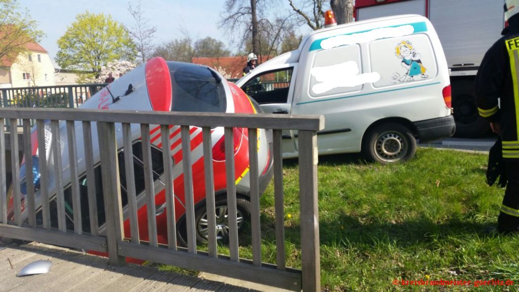 auf Anfahrt zum Einsatz verunglückt